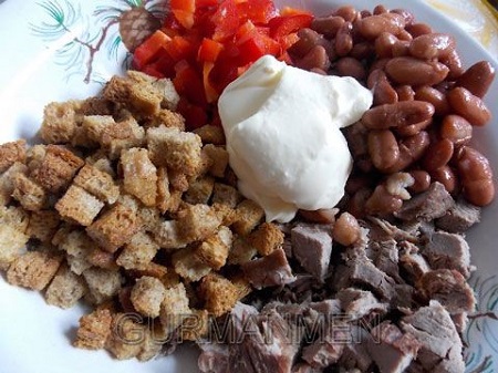 Добавить майонез.