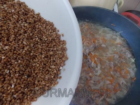 Добавить гречку.