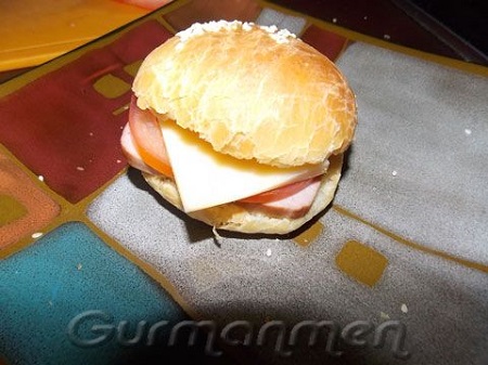 Уложить начинку.